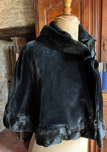 Textile ancien capeline - -, en